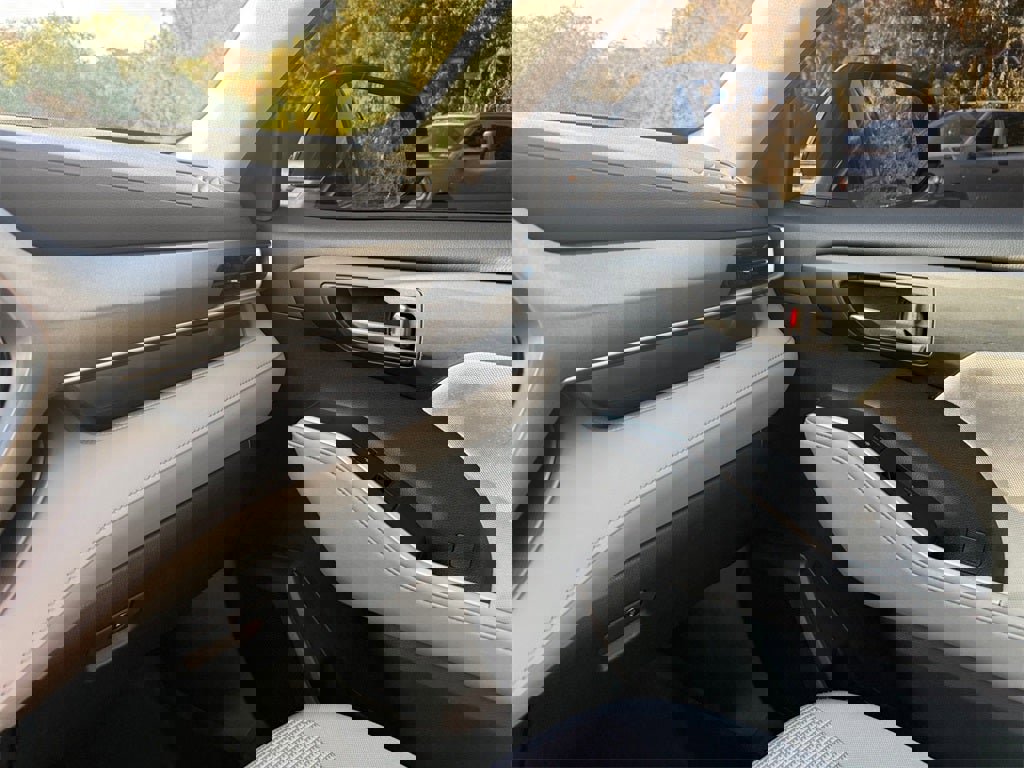 Used 2023 Toyota Highlander Platinum image 26