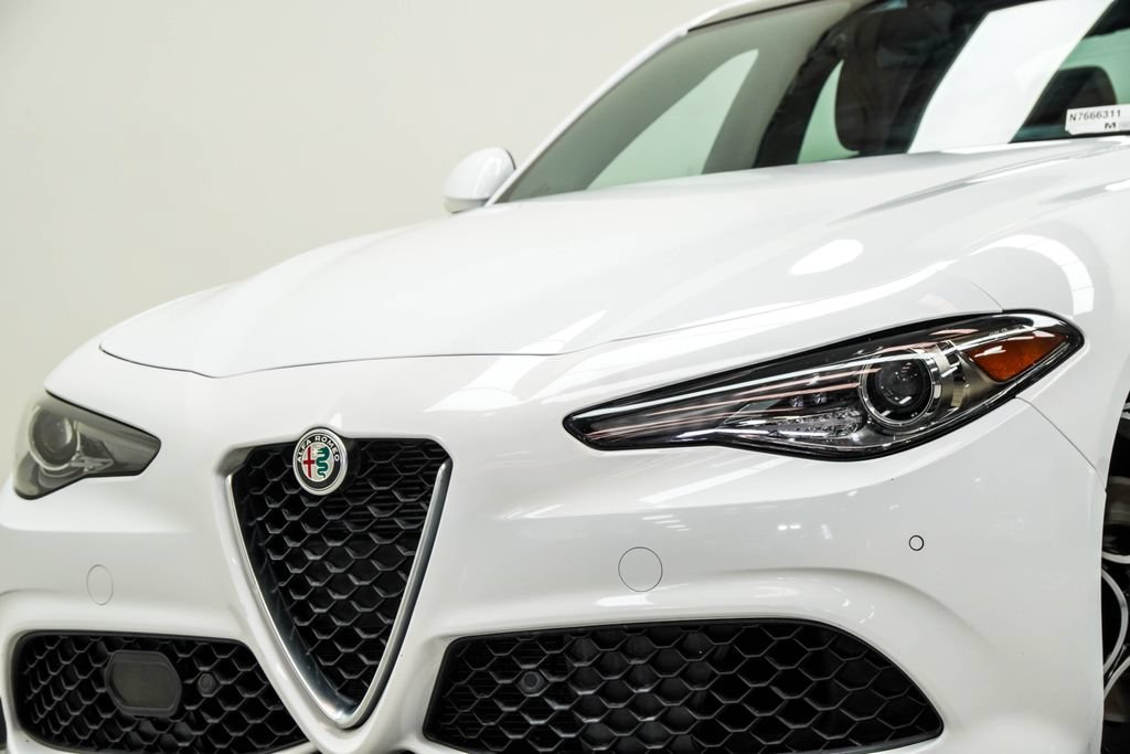Used 2022 Alfa Romeo Giulia Ti w/ Active Assist Plus Package RWD image 2