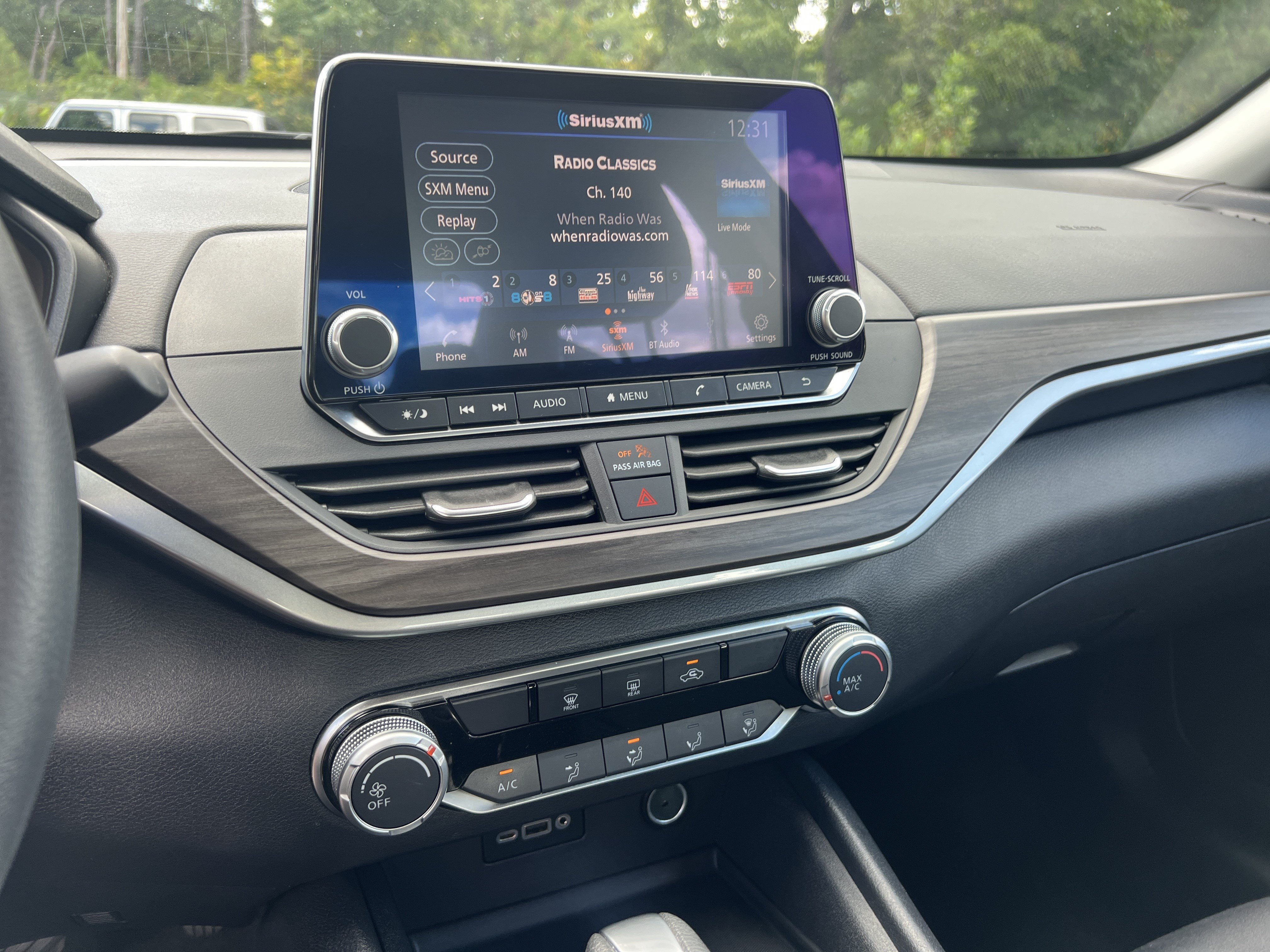 Used 2025 Nissan Altima 2.5 SV FWD image 33