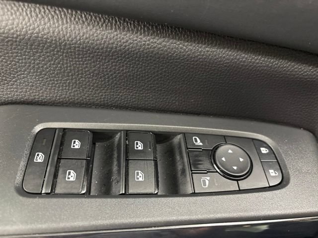 Used 2025 Nissan Pathfinder SV AWD/4WD image 17