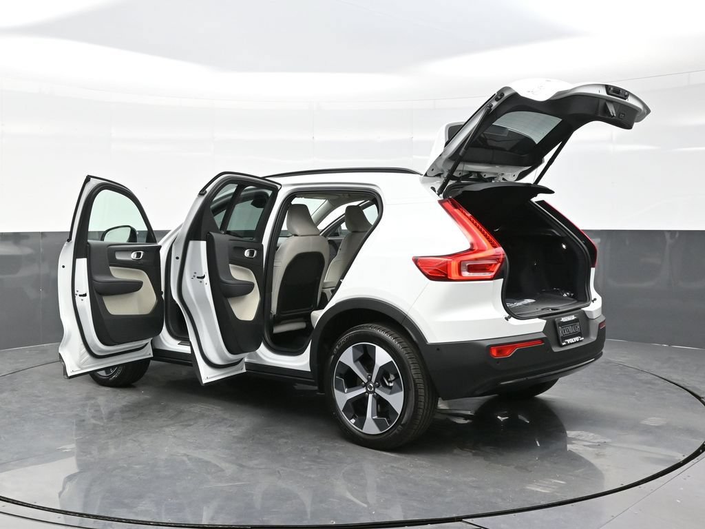 New 2026 Volvo XC40 B5 Plus w/ Protection Package Premier AWD/4WD image 32