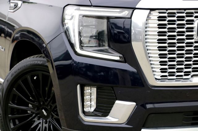 Used 2022 GMC Yukon XL Denali w/ Denali Premium Package RWD image 3