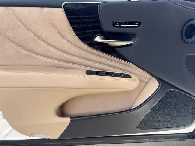 Used 2023 Lexus LS 500 w/ Accessory Package (Z2) RWD image 12