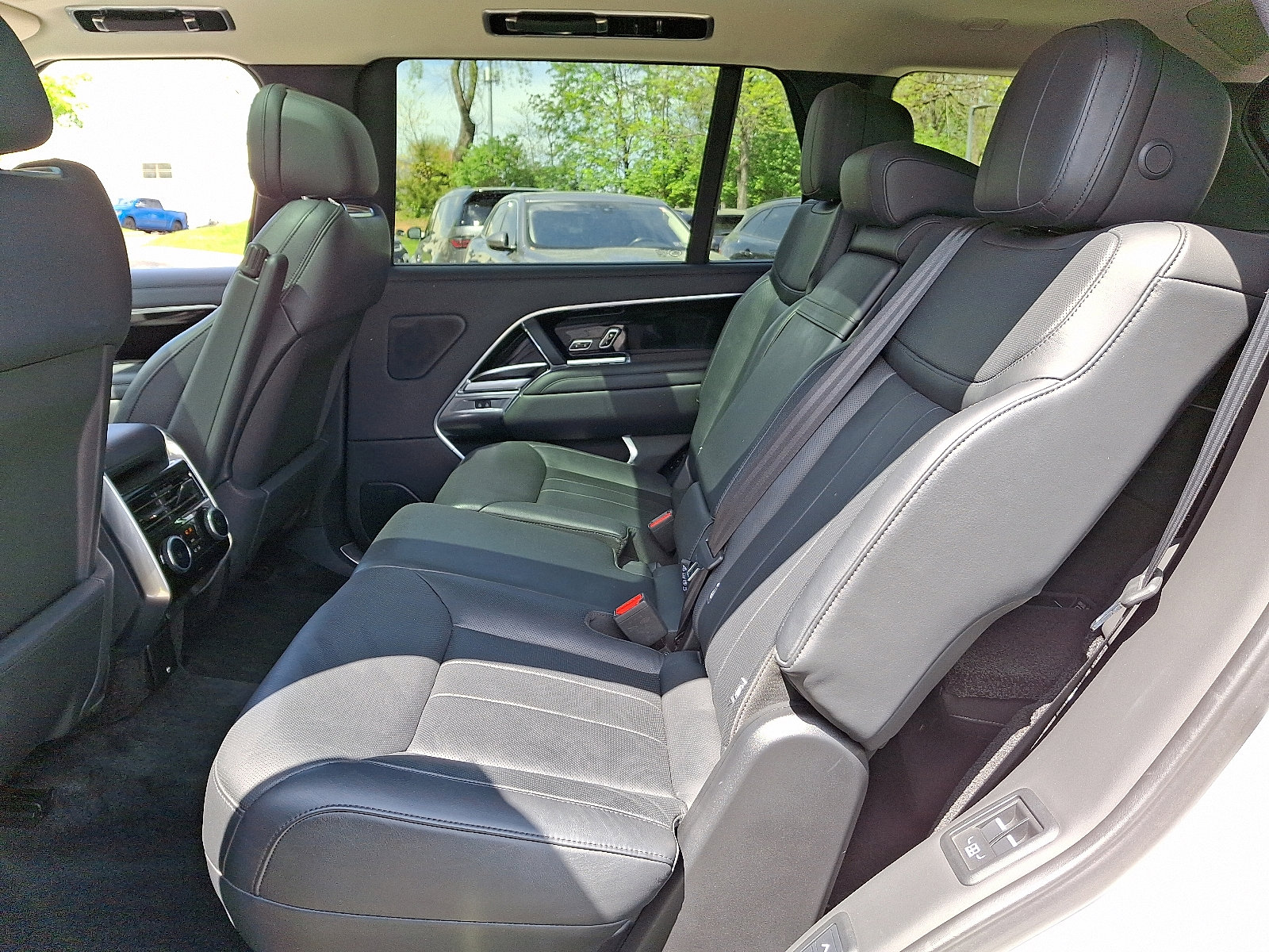 Certified 2024 Land Rover Range Rover Long Wheelbase SE image 5