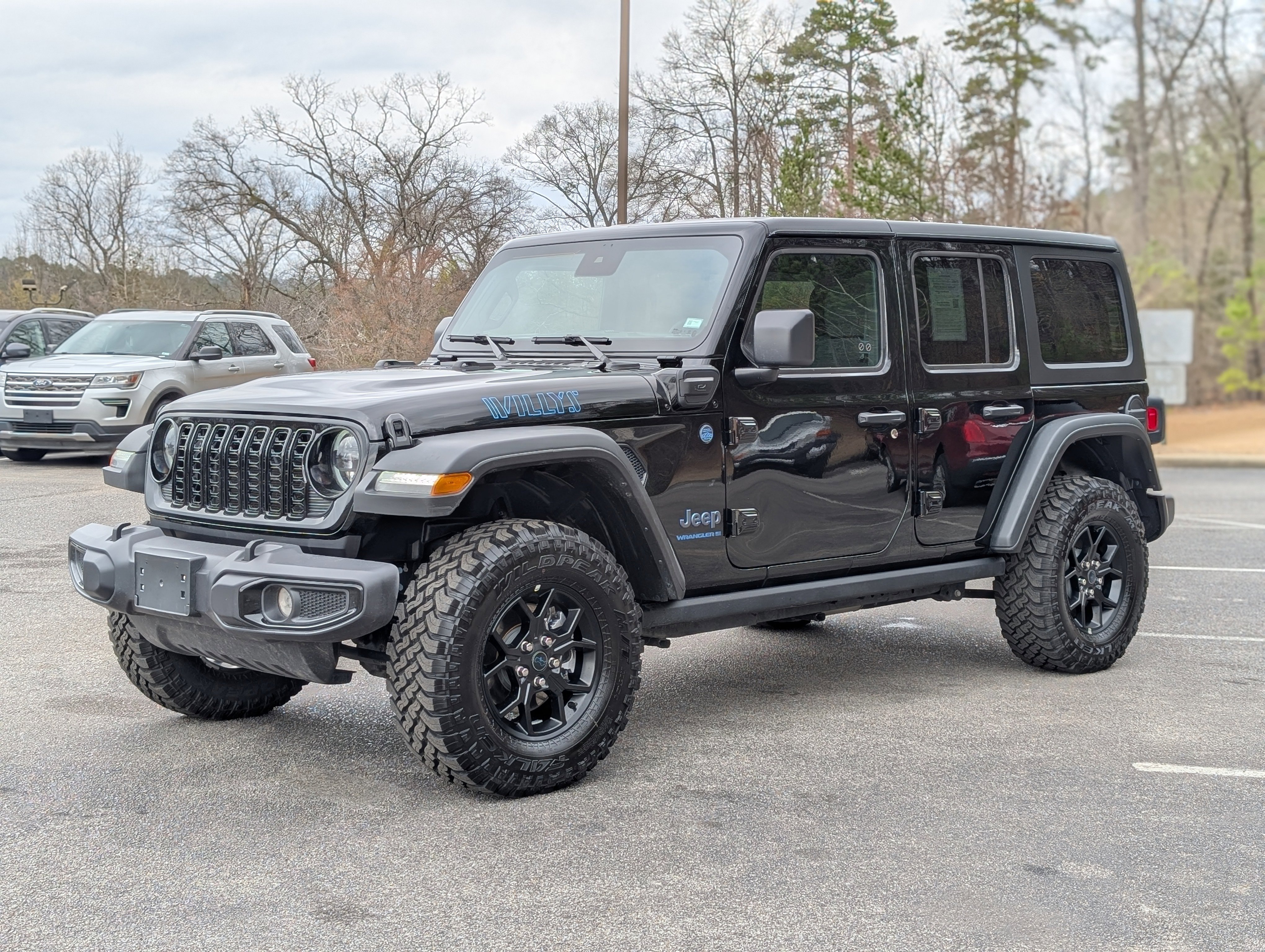 Used 2025 Jeep Wrangler Willys AWD/4WD image 5