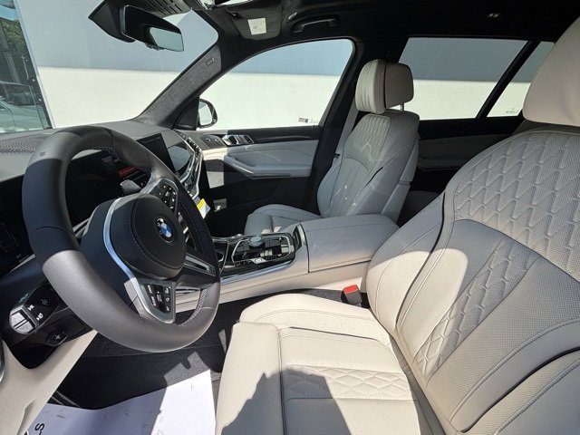 New 2026 BMW X7 M60i w/ Executive Package image 12