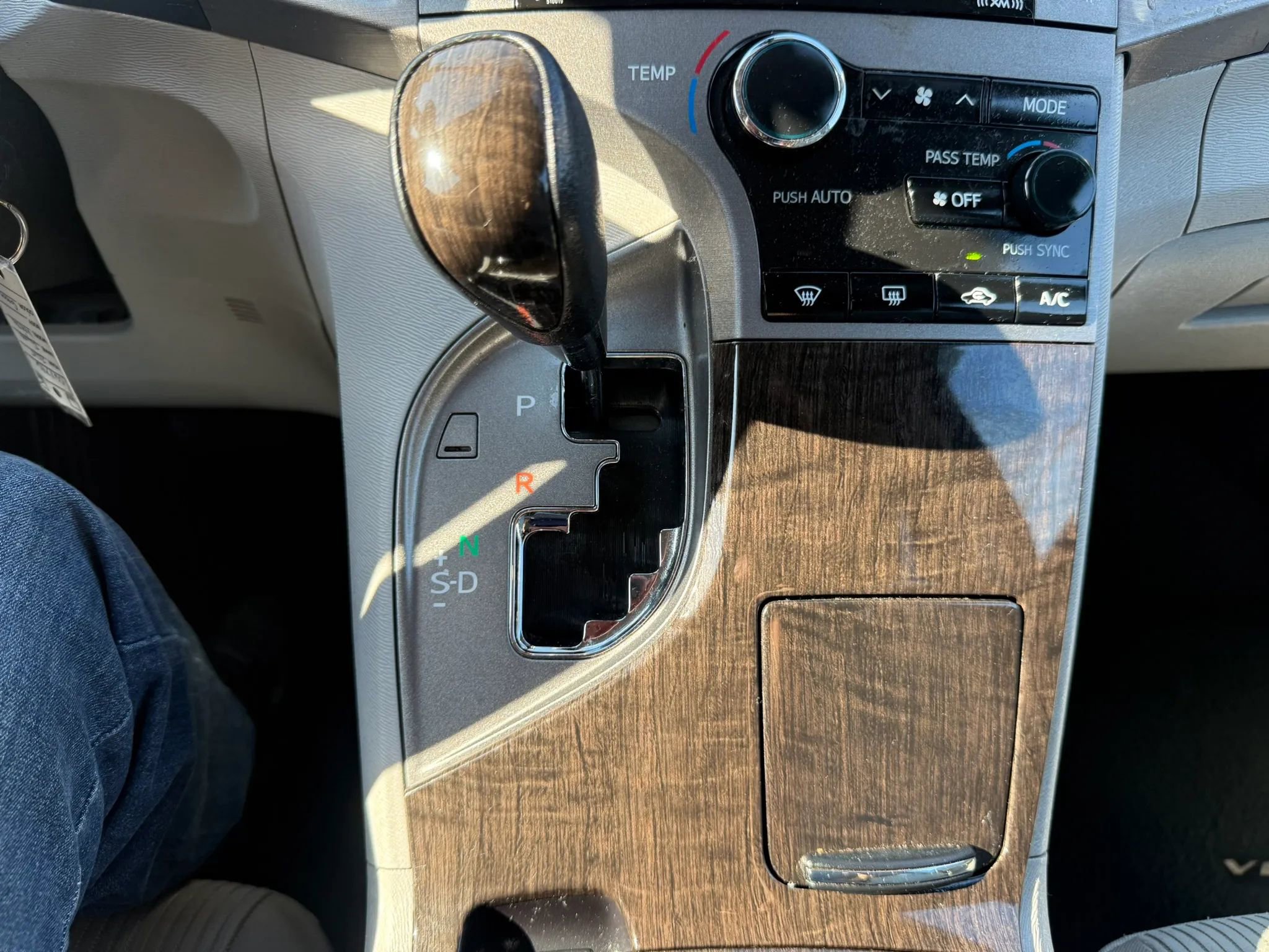 Used 2015 Toyota Venza LE AWD/4WD image 19