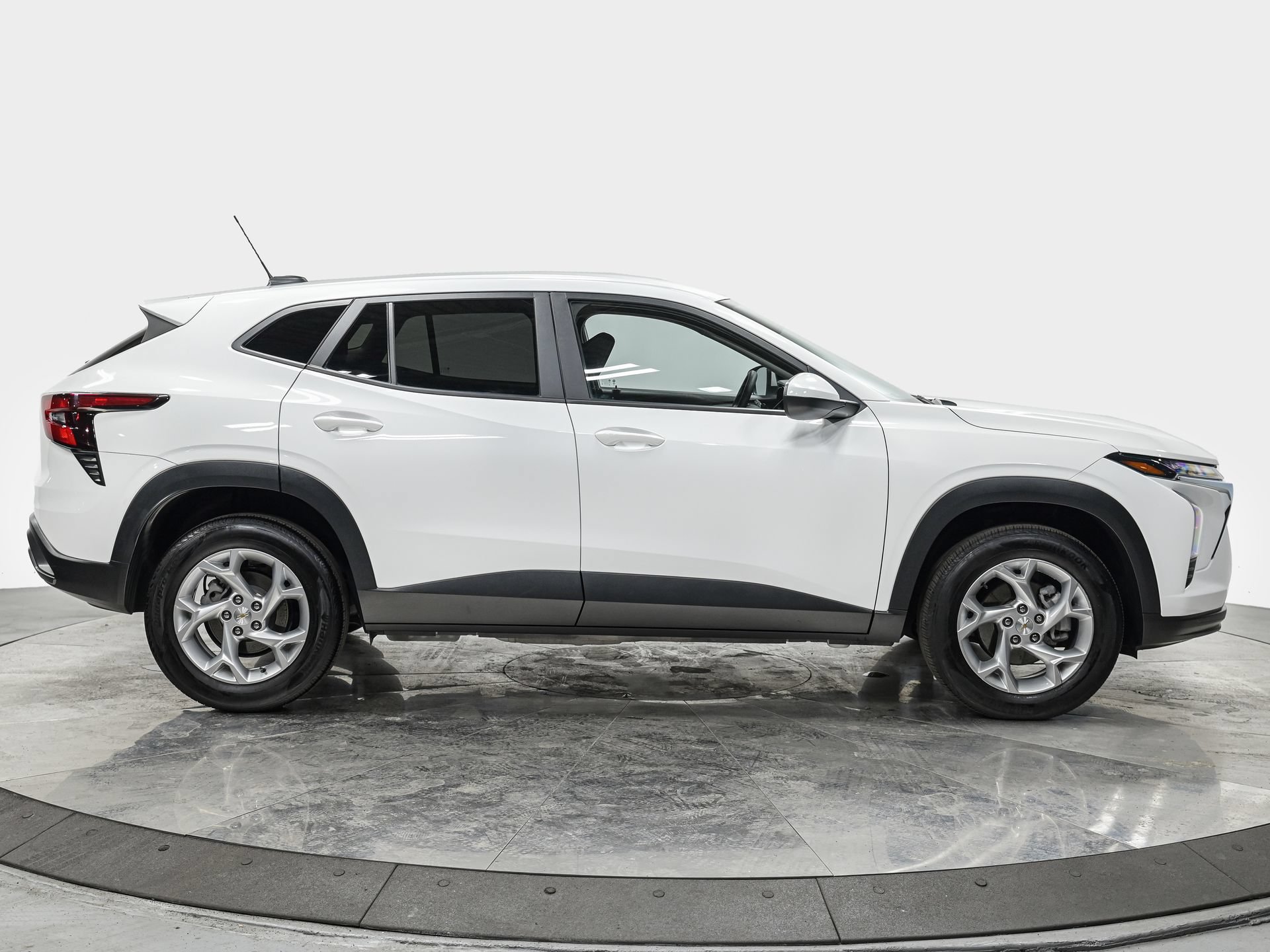 Used 2026 Chevrolet Trax LS w/ LS Convenience Package FWD image 8