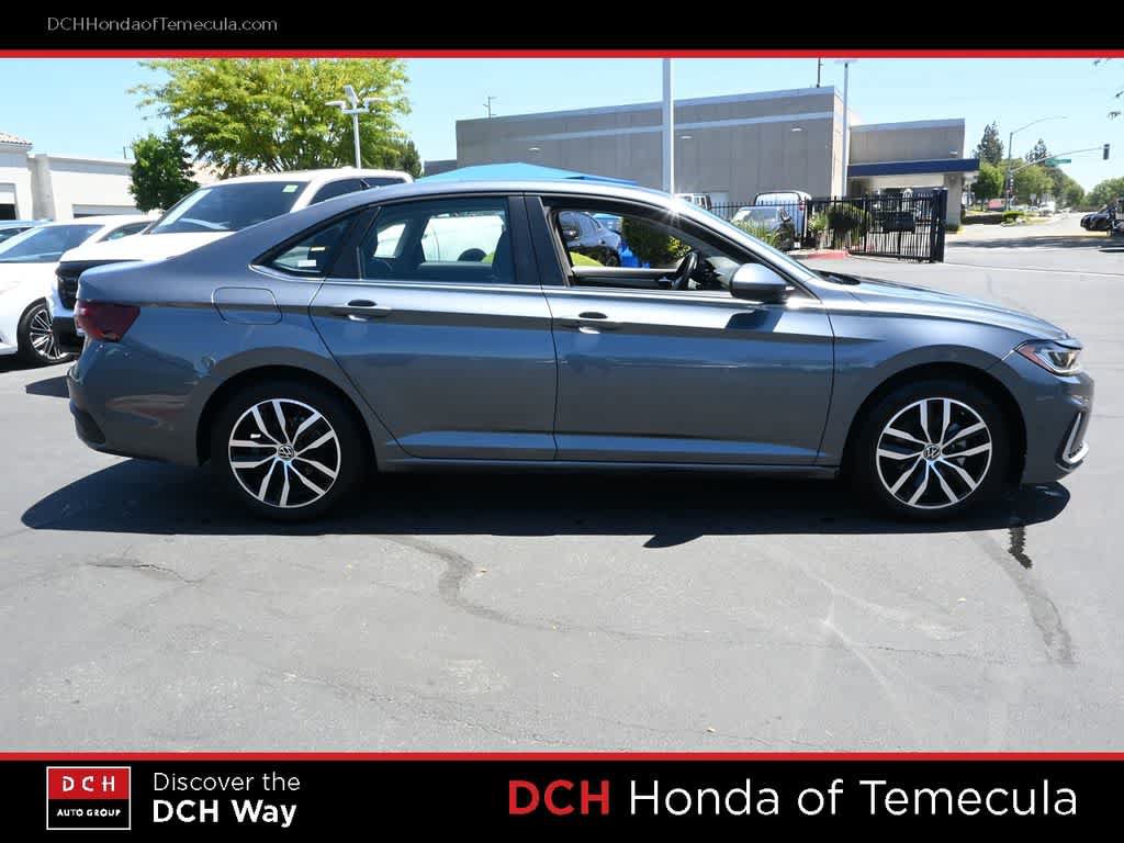 Used 2025 Volkswagen Jetta SE FWD image 5