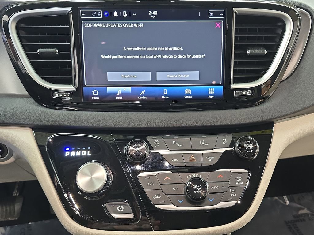 Certified 2023 Chrysler Pacifica Touring-L FWD image 22