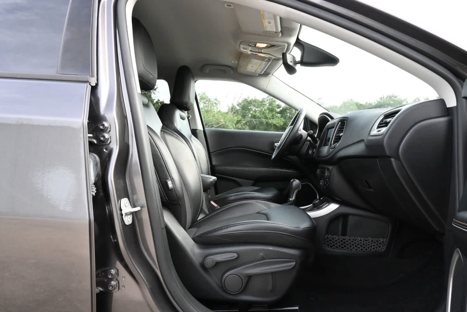 Used 2019 Jeep Compass Latitude w/ Popular Equipment Group AWD/4WD image 24