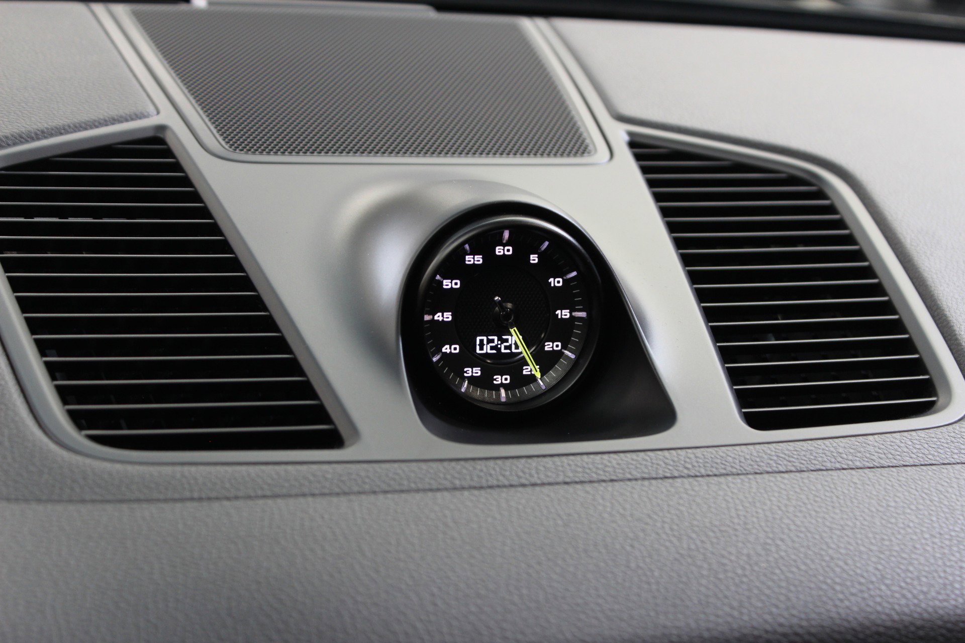 Used 2022 Porsche Cayenne E-Hybrid w/ Premium Package image 56