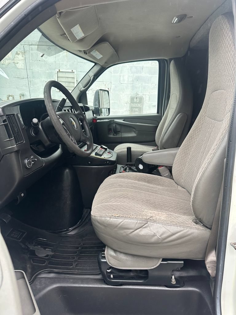 Used 2011 Chevrolet Express 4500 w/ Ambulance Package RWD image 10