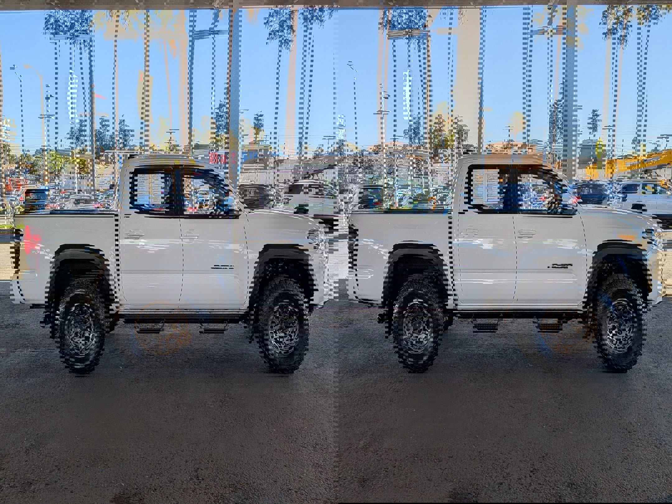 Used 2022 Toyota Tacoma SR5 w/ Trail Edition image 5