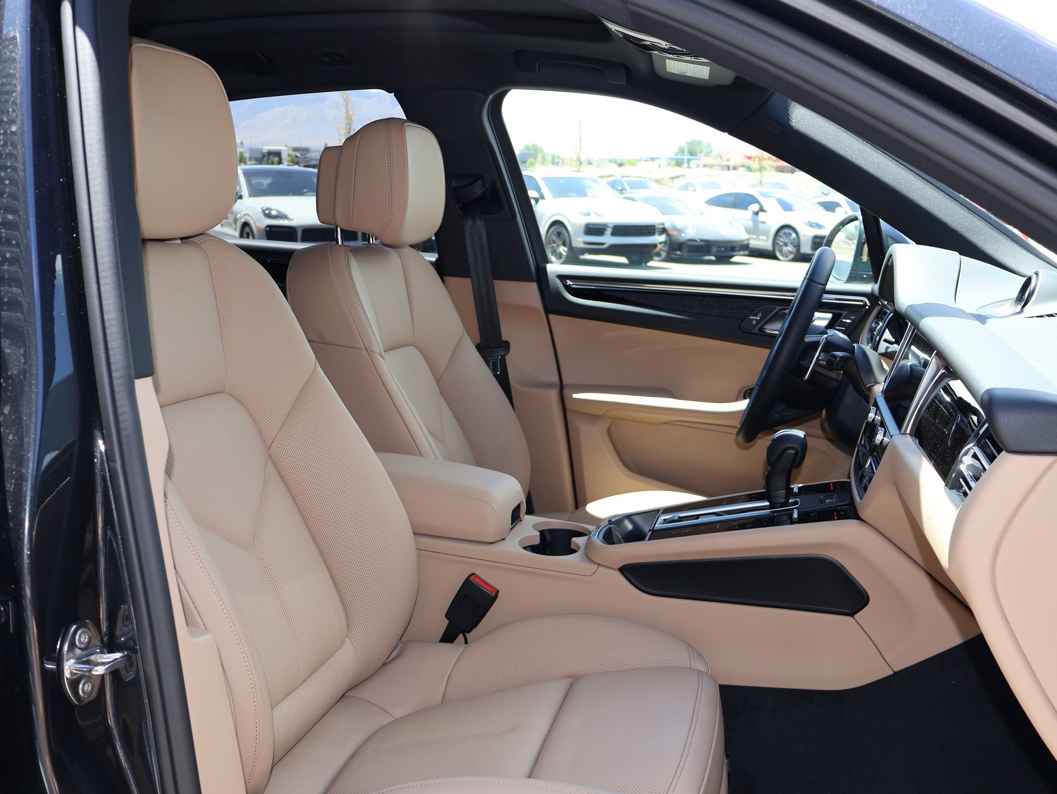 New 2026 Porsche Macan AWD/4WD image 25