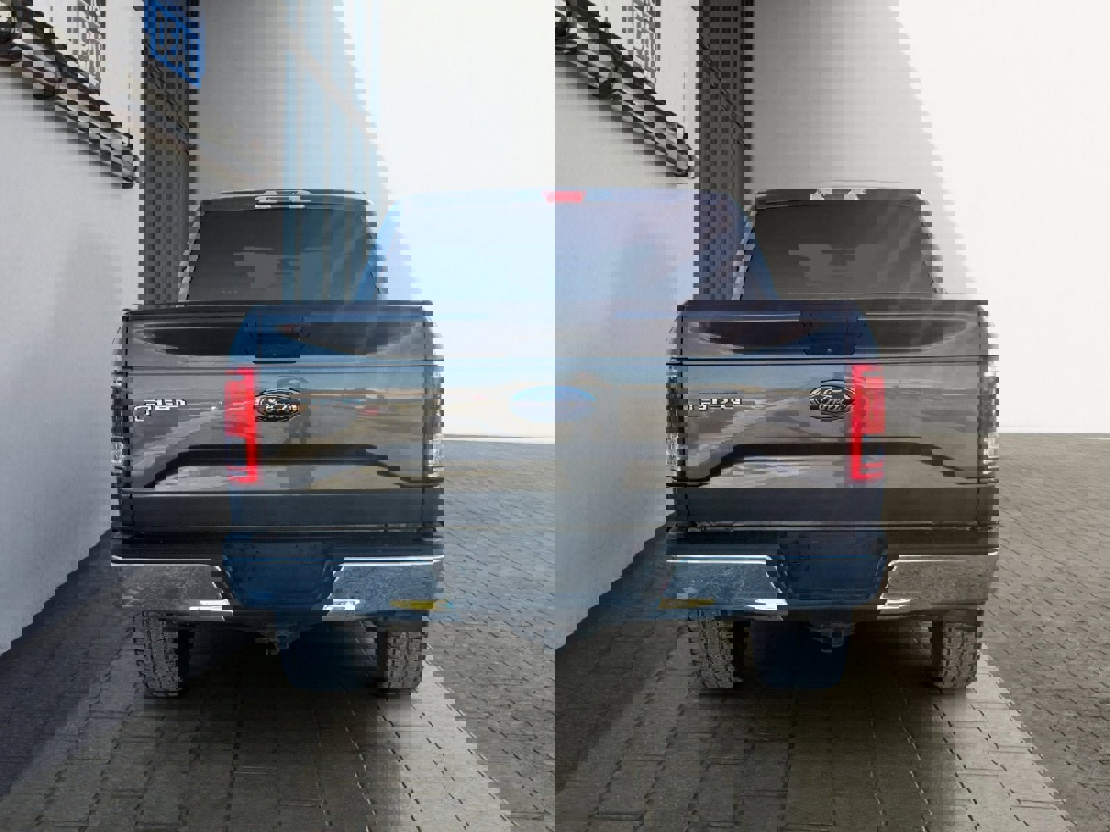 Used 2017 Ford F150 XLT w/ Trailer Tow Package image 4