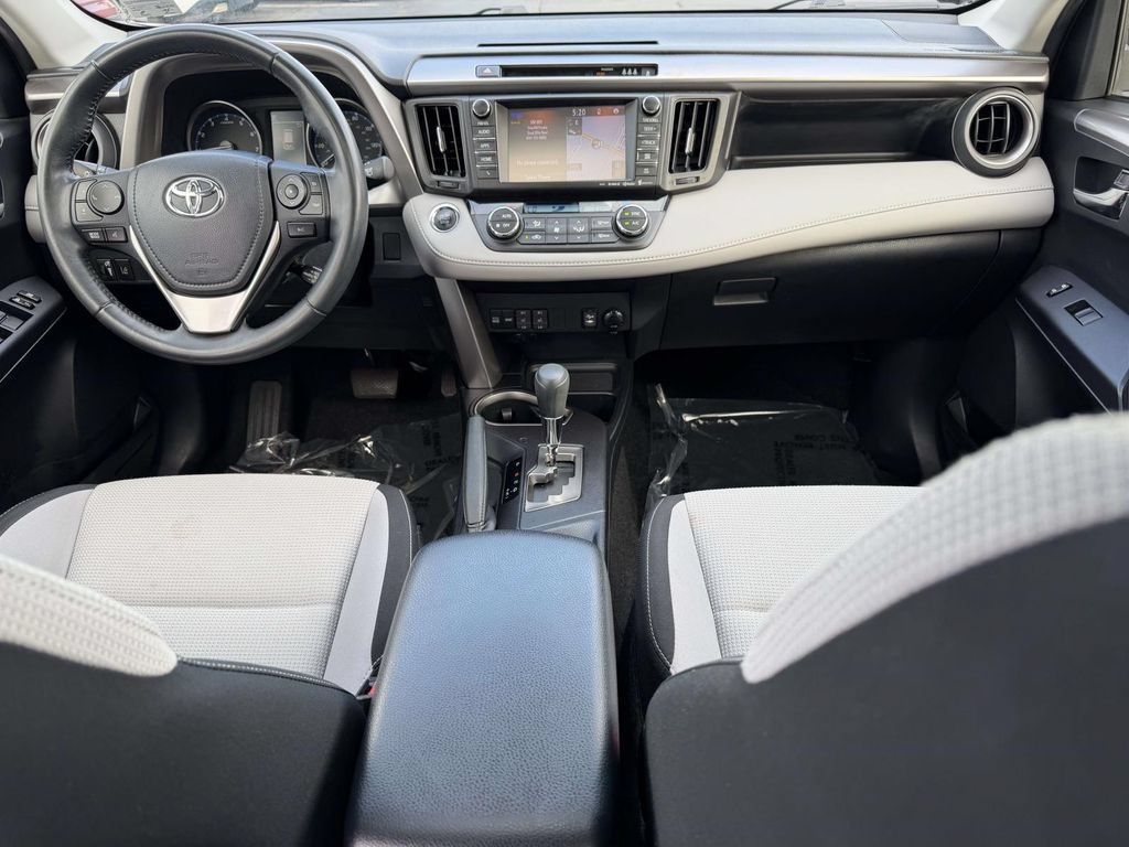 Used 2018 Toyota RAV4 XLE AWD/4WD image 20
