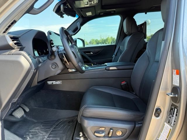 Used 2024 Lexus LX 600 4WD w/ Luxury Package image 16