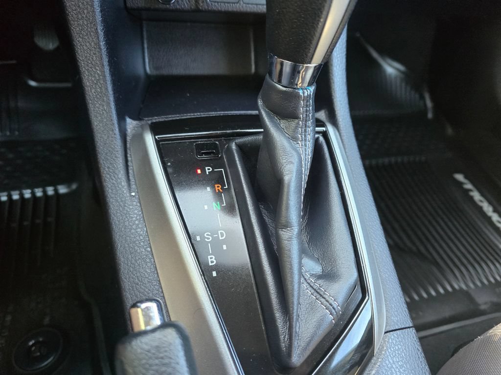 Used 2015 Toyota Corolla LE FWD image 24