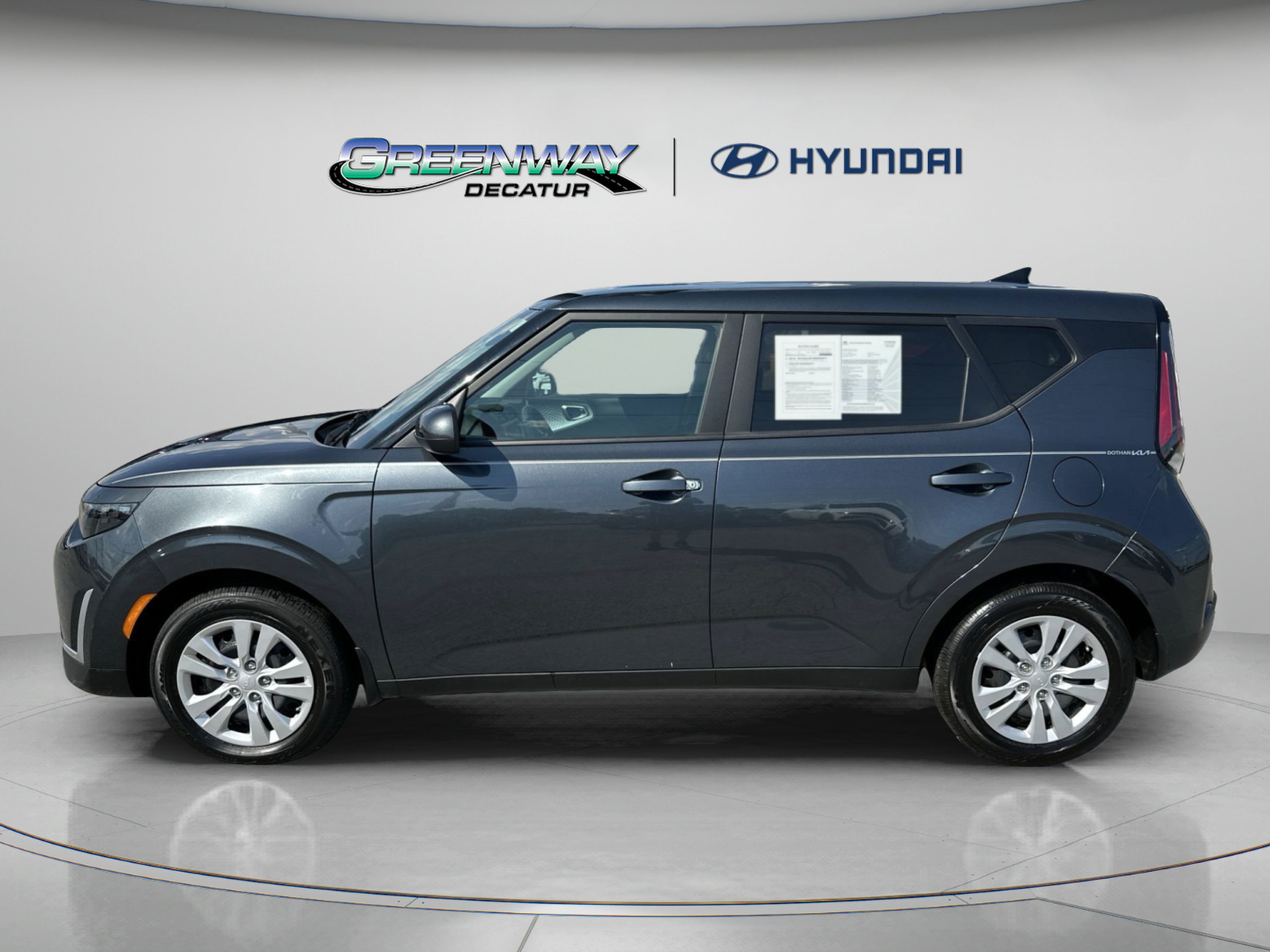 Used 2025 Kia Soul LX FWD image 5