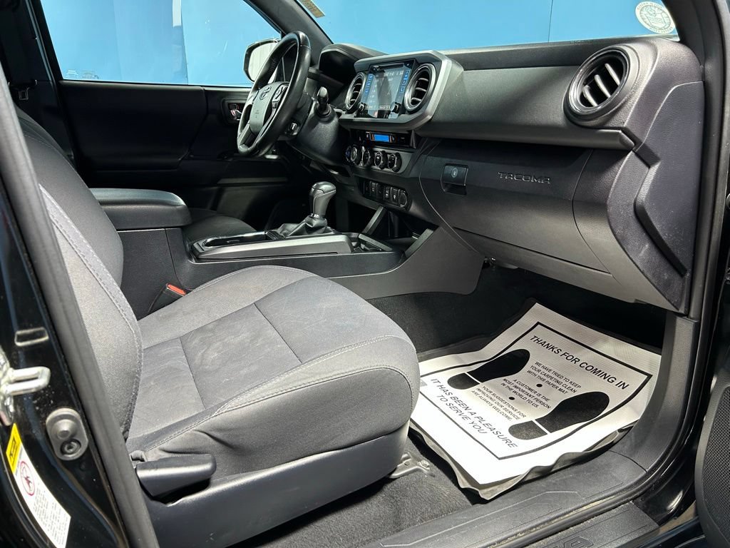 Used 2017 Toyota Tacoma TRD Off-Road AWD/4WD image 43