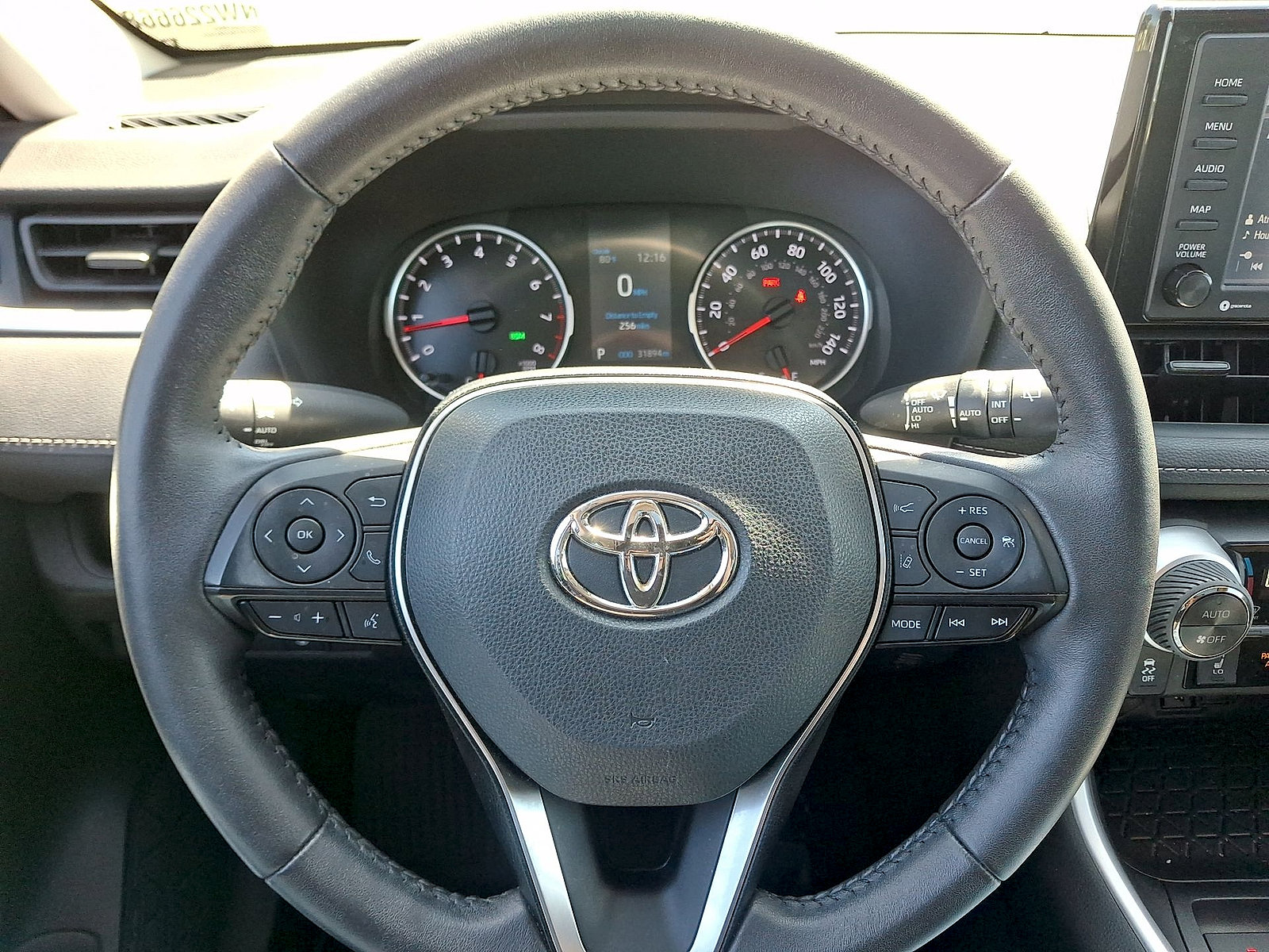 Used 2022 Toyota RAV4 XLE w/ Convenience Package FWD image 16