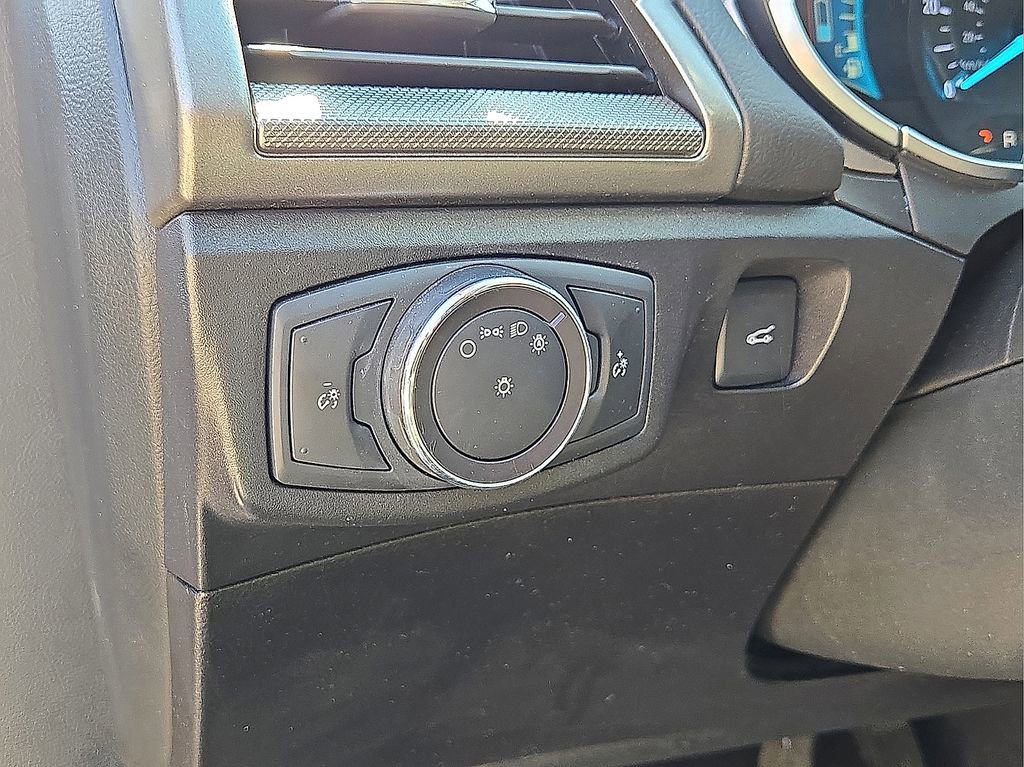 Used 2018 Ford Fusion SE image 23