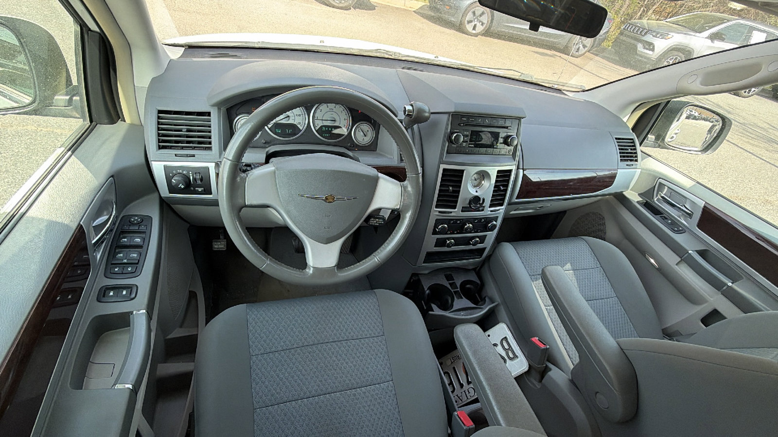 Used 2010 Chrysler Town & Country Touring image 24