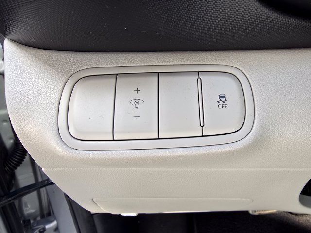 Used 2025 Hyundai Venue SEL FWD image 10