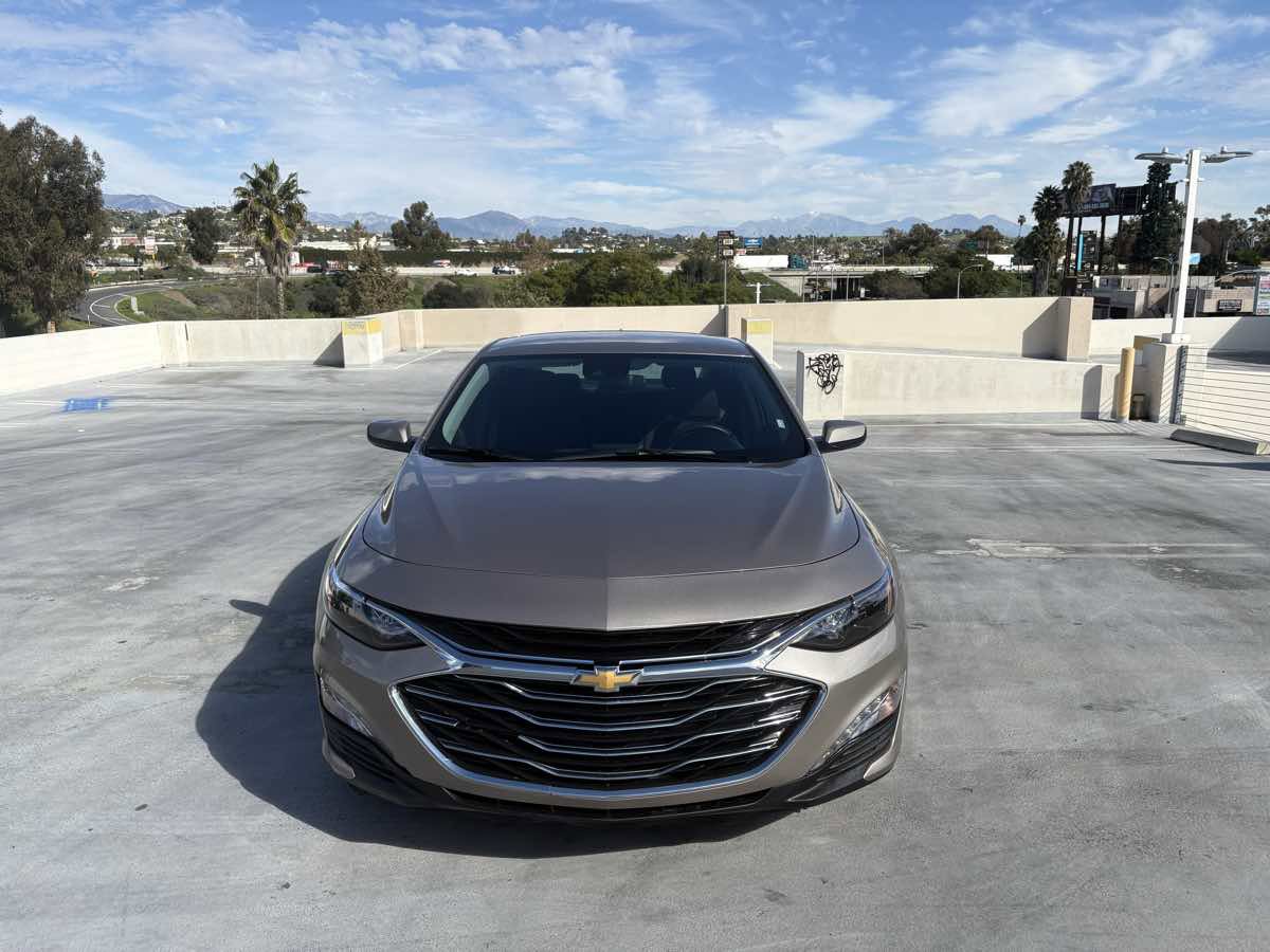 Used 2025 Chevrolet Malibu LT image 3