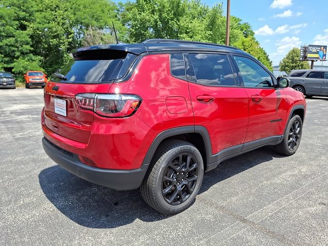 Certified 2023 Jeep Compass Latitude w/ Sun and Sound Group AWD/4WD image 11