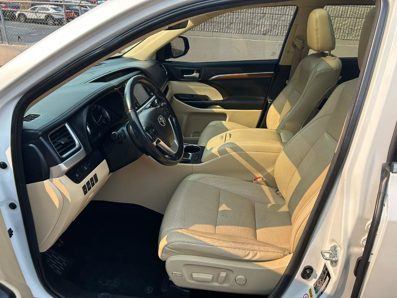 Used 2018 Toyota Highlander Limited Platinum AWD/4WD image 8