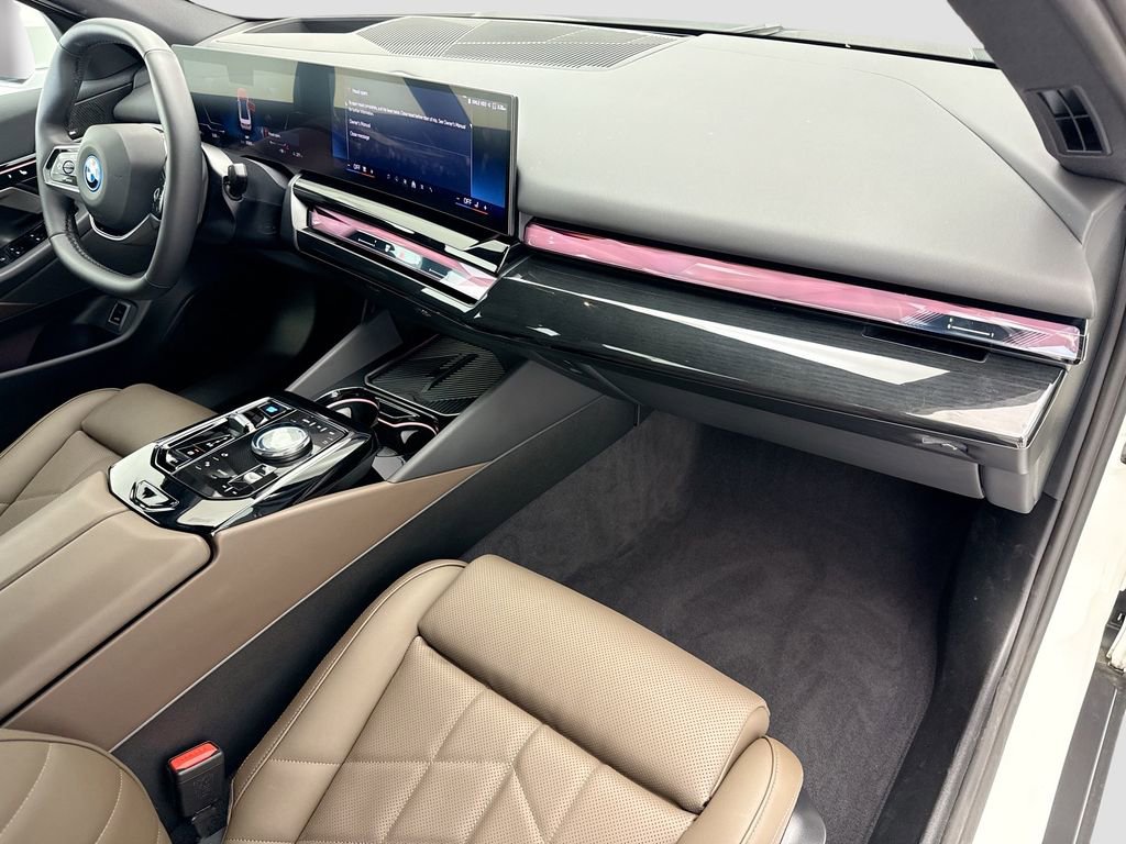 Certified 2026 BMW i5 eDrive40 w/ Premium Package RWD image 16