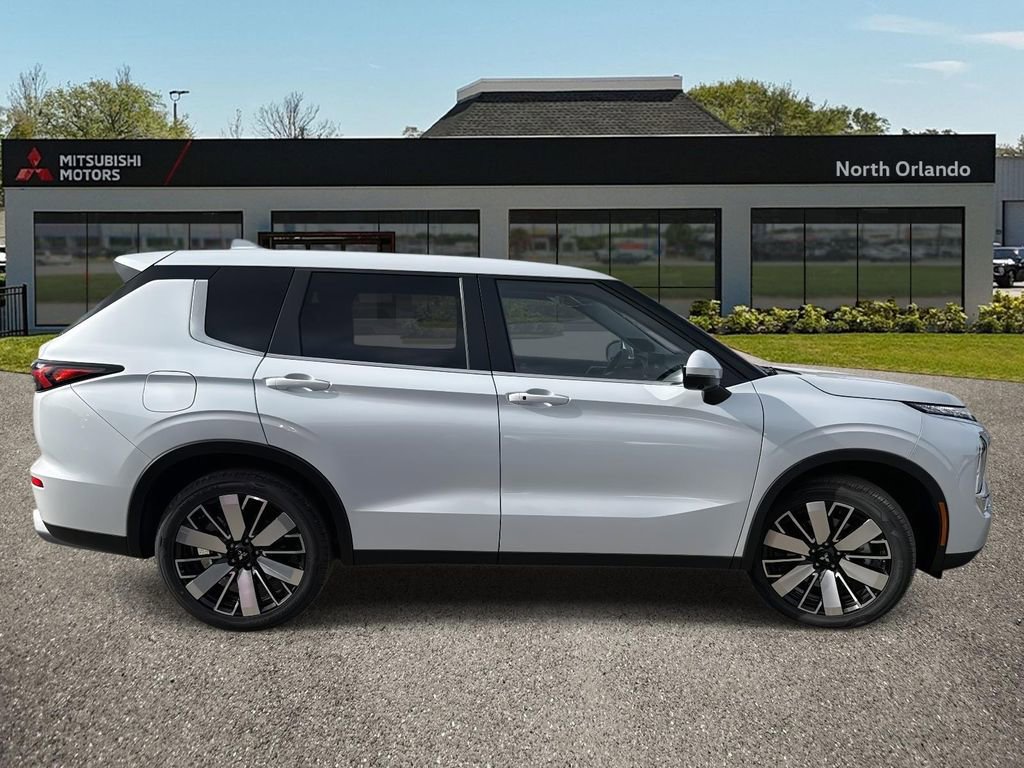 New 2026 Mitsubishi Outlander SE image 7