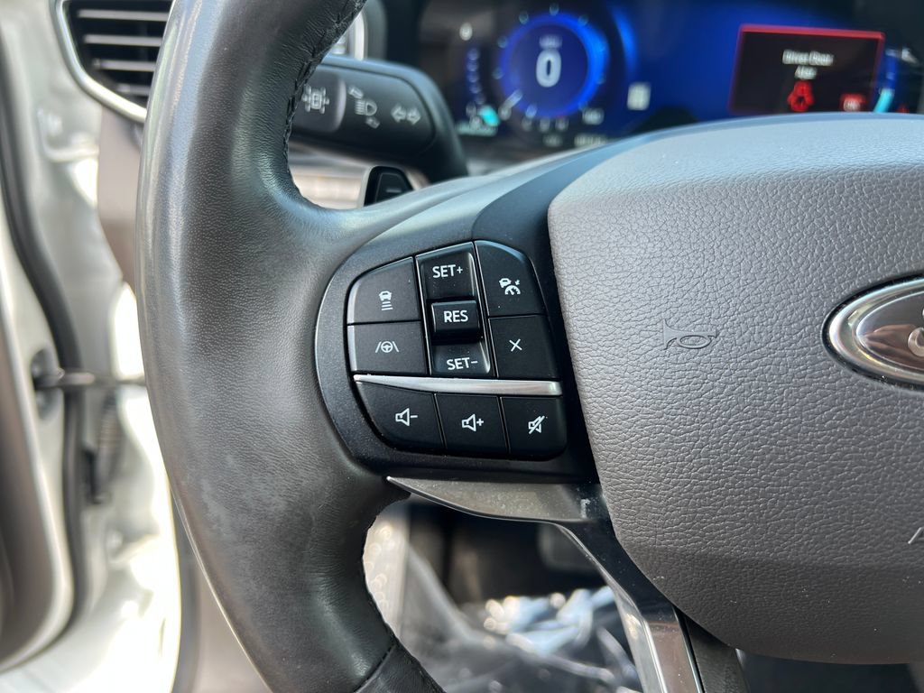 Used 2020 Ford Explorer Platinum w/ Premium Technology Package AWD/4WD image 16