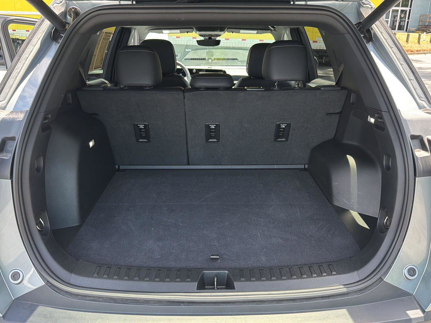 Used 2025 Chevrolet Equinox LT w/ Convenience Package II FWD image 33