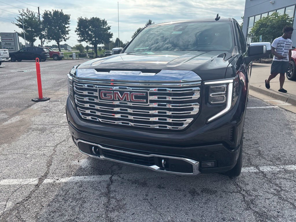 Used 2023 GMC Sierra 1500 Denali w/ Denali Reserve Package AWD/4WD image 11