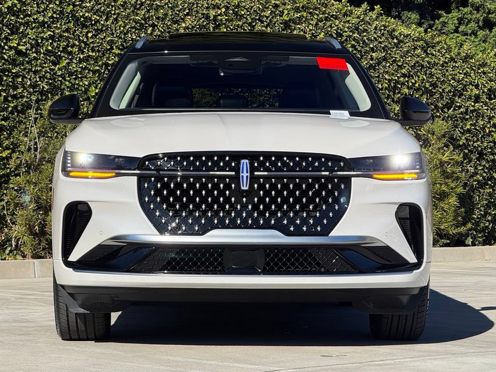 Used 2025 Lincoln Nautilus Reserve AWD/4WD image 4
