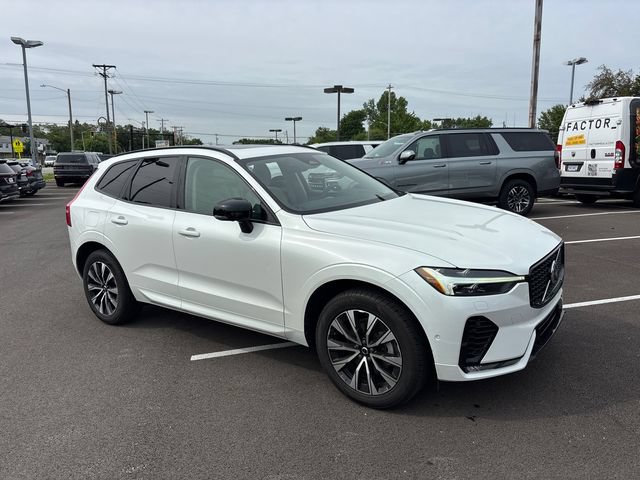 Used 2023 Volvo XC60 B5 Plus AWD/4WD image 2