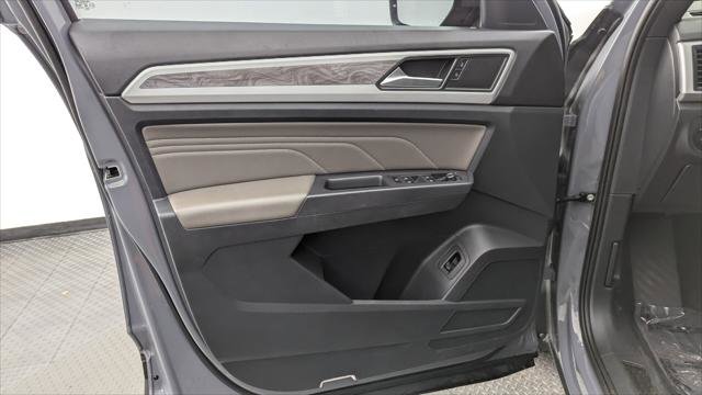 Used 2021 Volkswagen Atlas Cross Sport SE w/ Panoramic Sunroof Package image 12