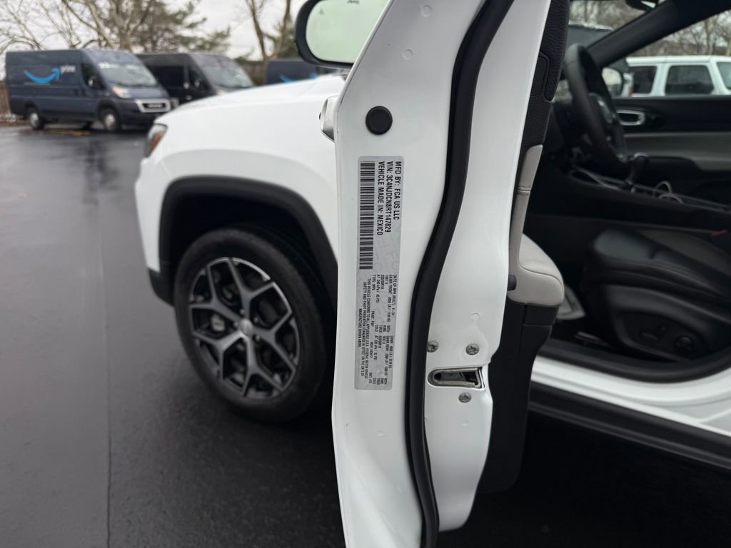 Used 2024 Jeep Compass Limited w/ Sun and Sound Group image 30