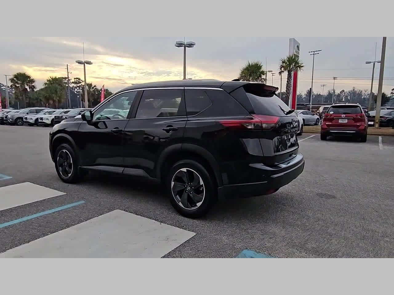 Used 2024 Nissan Rogue SV w/ SV Premium Package image 28