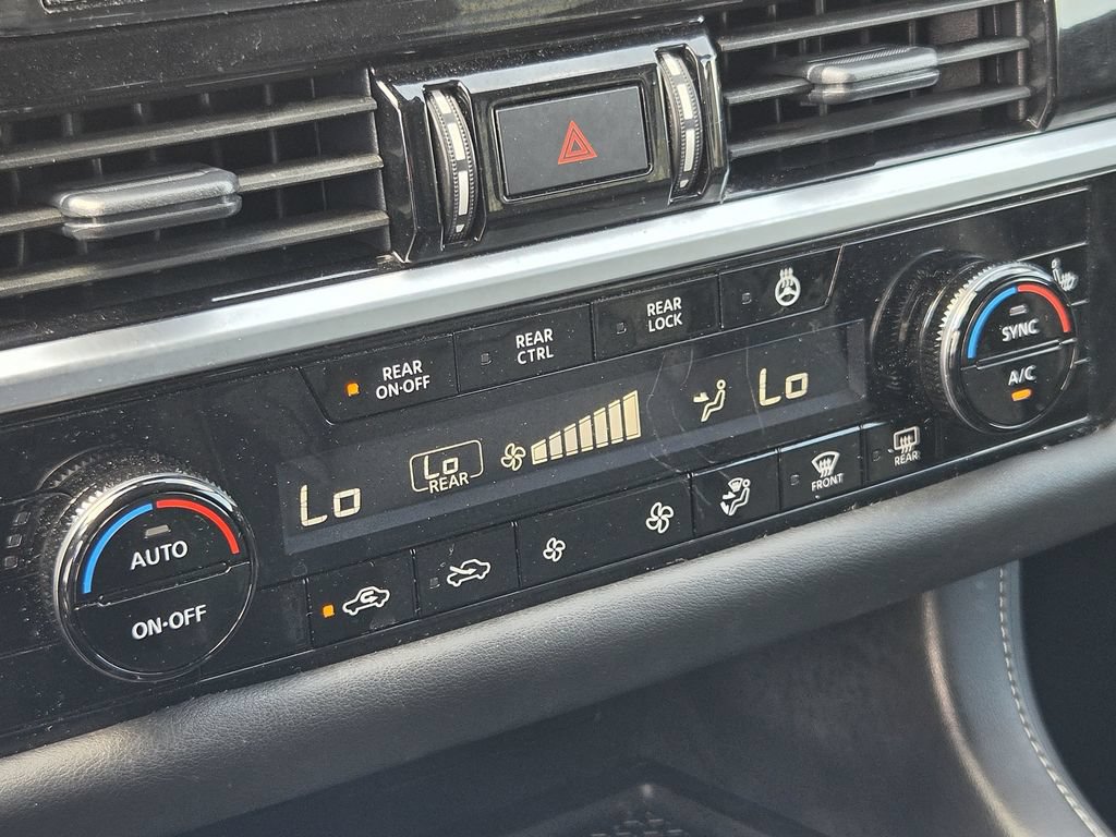 Used 2025 Nissan Pathfinder SL FWD image 19