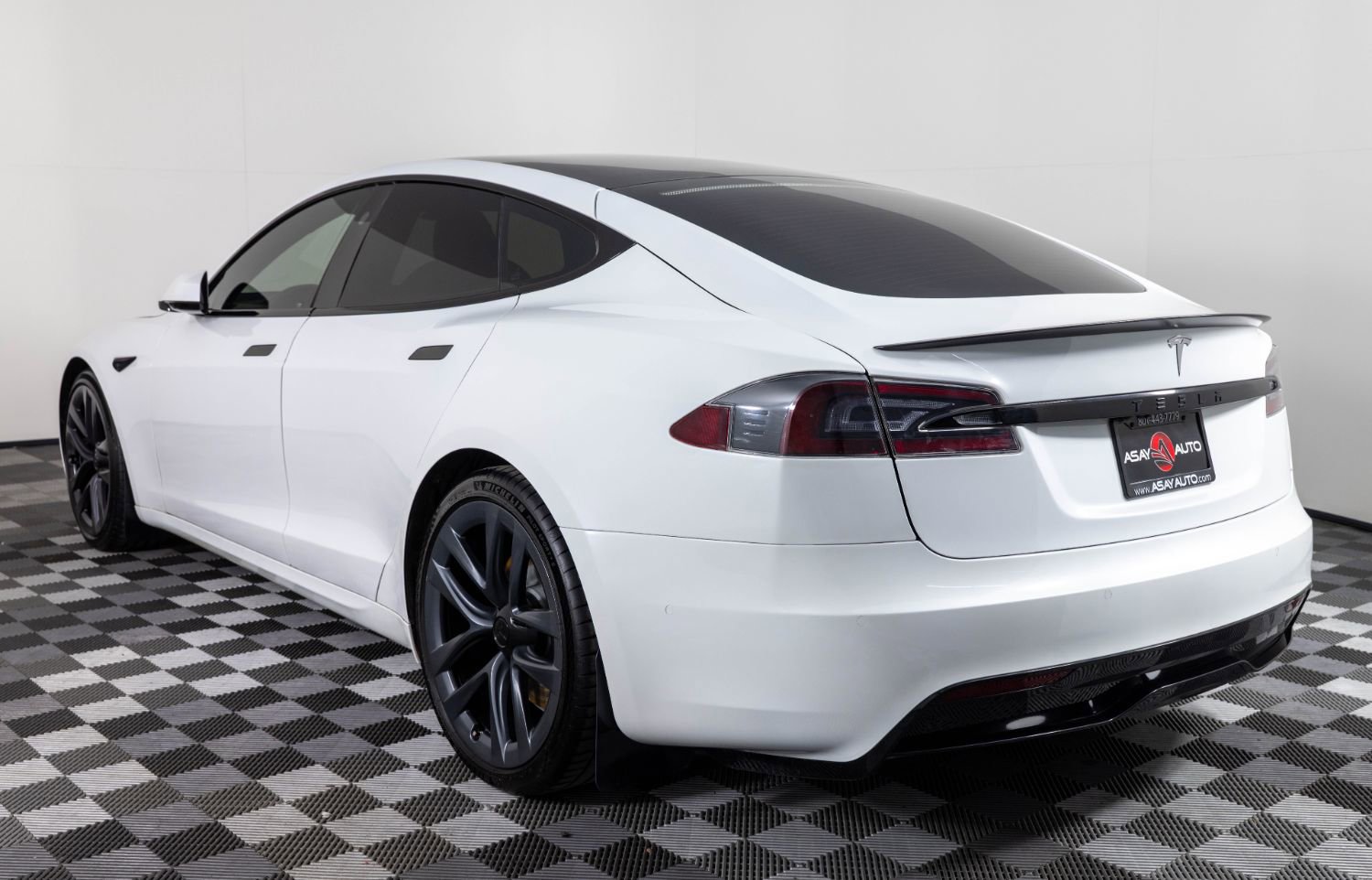 Used 2021 Tesla Model S Plaid image 4