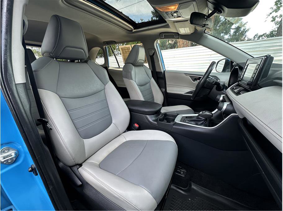 Used 2019 Toyota RAV4 XLE Premium AWD/4WD image 15