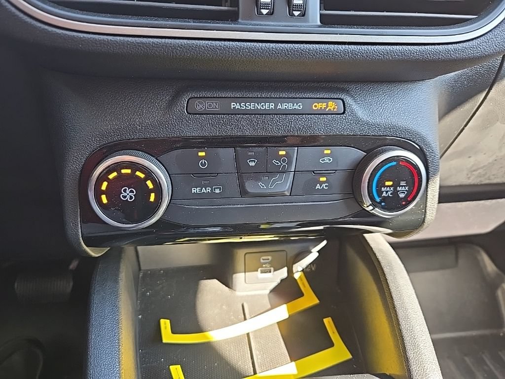 Used 2022 Ford Escape SE FWD image 16