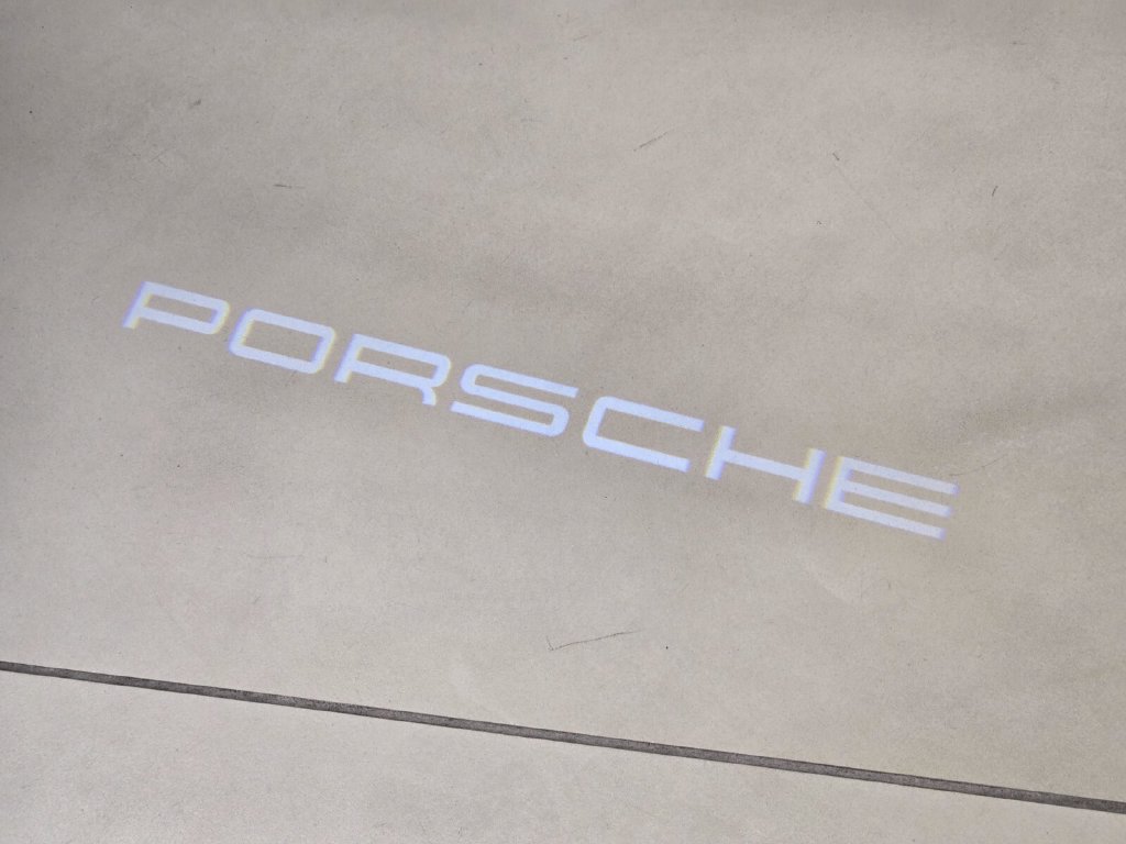 Used 2025 Porsche Panamera 4 AWD/4WD image 28