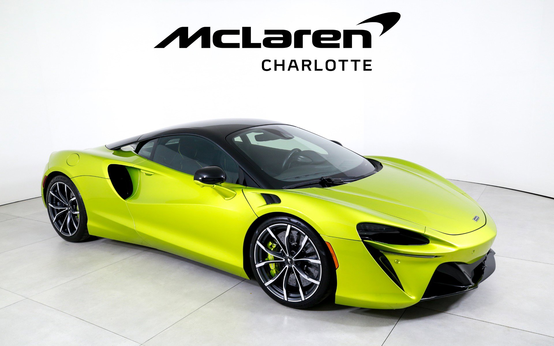 Used 2023 McLaren Artura image 2