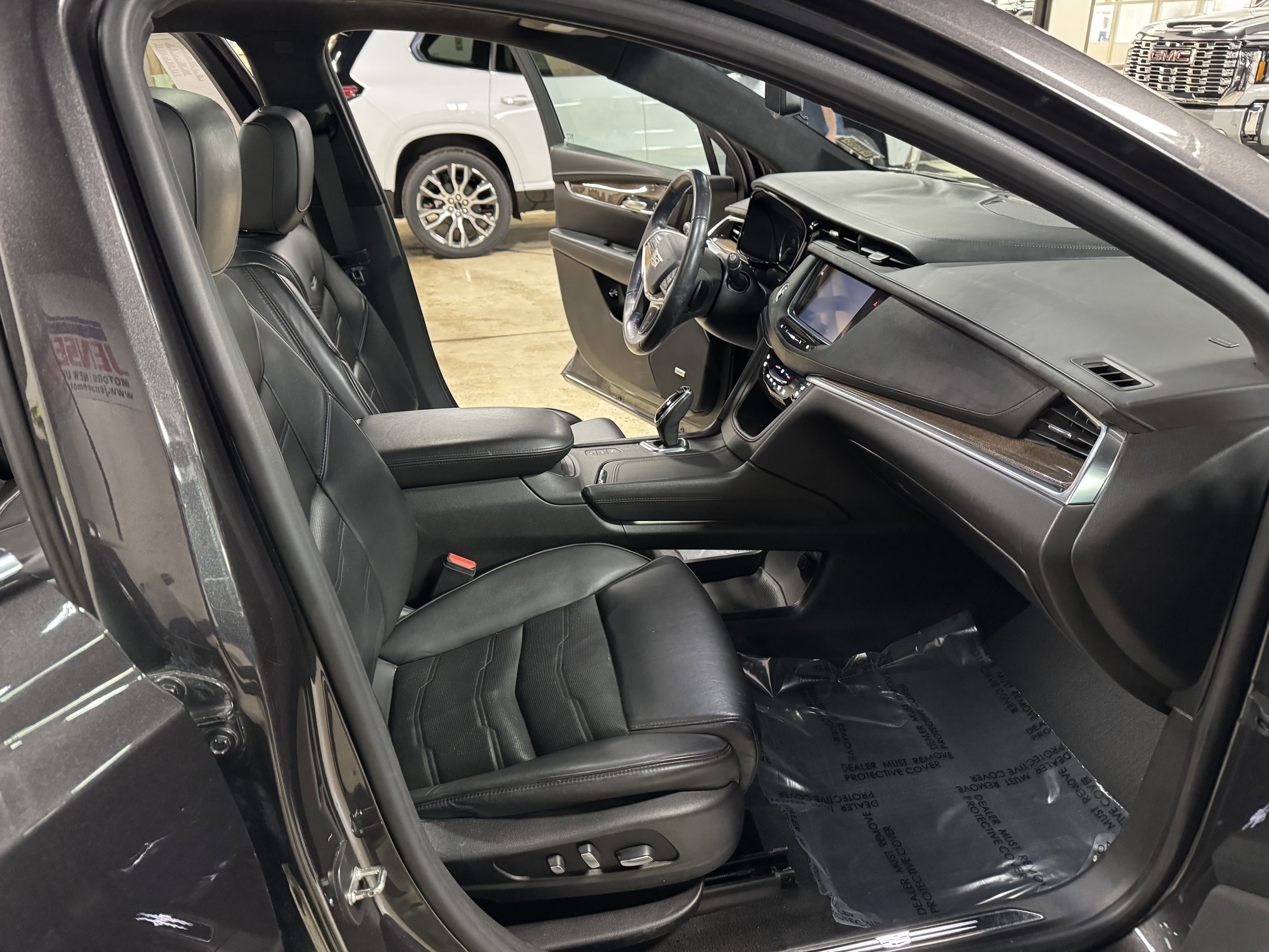 Used 2017 Cadillac XT5 Platinum image 11