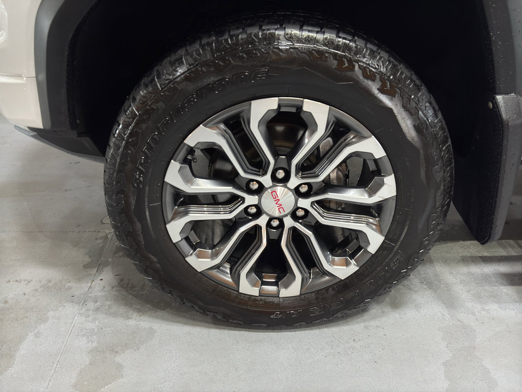 Used 2024 GMC Canyon Denali image 11